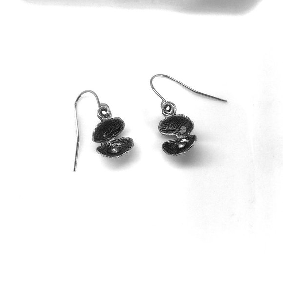 Miniature Oyster Clam Shell Pearl Ocean Life Sea Life Nature Gift Charm Earrings - Picture 3 of 4